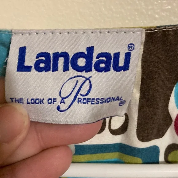 Landeu size M Colorful Geometric Print Scrub Top - Picture 4 of 7